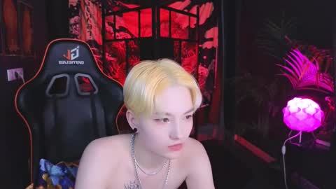 Akemi online show from March 8, 7:20 pm