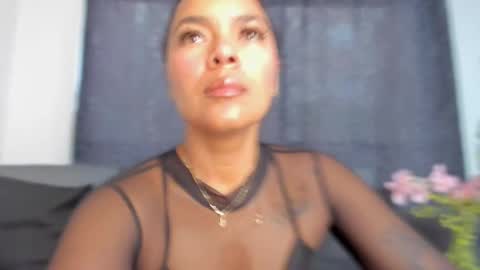 Snapshot of akendacurls2 chatting on February 21, 12:28 pm Akenda online show from February 21, 12:28 pm