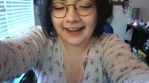 Snapshot of akilavender chatting on October 15, 8:53 pm Aki . online show from October 15, 8:53 pm