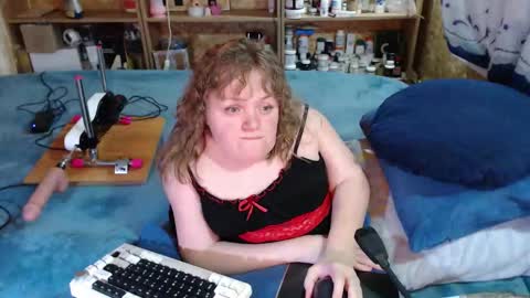 Snapshot of akindmodel chatting on October 1, 3:44 pm Natalie online show from October 1, 3:44 pm