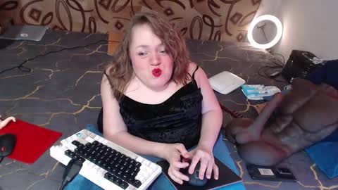 Snapshot of akindmodel chatting on March 11, 7:03 am Natalie online show from March 11, 7:03 am