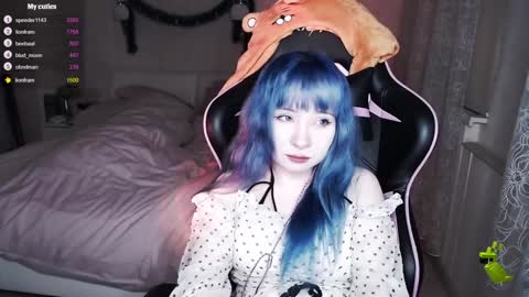 akirahartyx online show from December 22, 2:38 pm