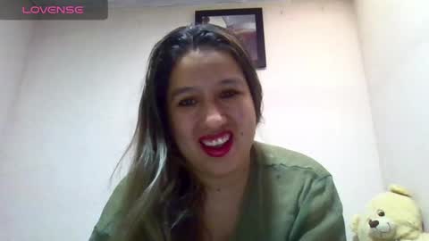 Snapshot of alahia_fox chatting on March 6, 3:56 pm alahia online show from March 6, 3:56 pm