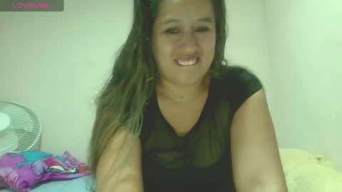 Snapshot of alahia_fox chatting on January 4, 9:52 pm alahia online show from January 4, 9:52 pm