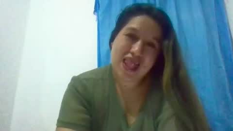 Snapshot of alahia_fox chatting on November 2, 2:22 am alahia online show from November 2, 2:22 am