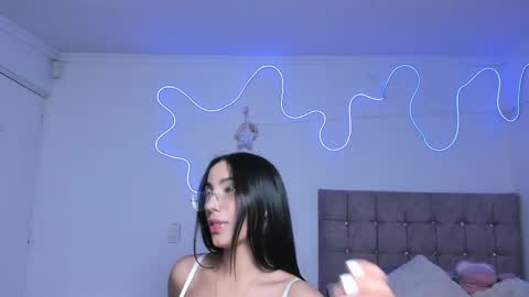 Alaia Alegria online show from May 14, 9:35 pm