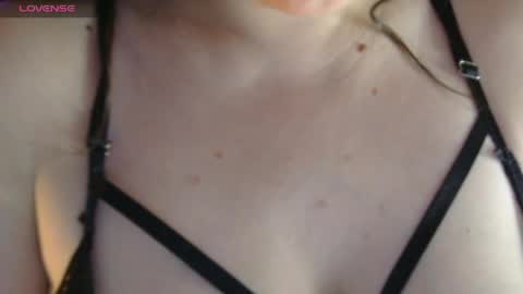 alaia_boobs online show from April 25, 12:24 am