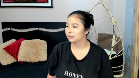 Snapshot of alaiasmile_ chatting on March 2, 12:01 pm online show from March 2, 12:01 pm