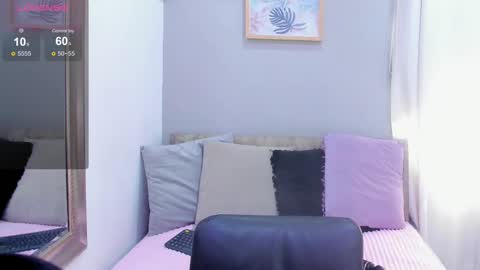 Snapshot of alaiasmile_ chatting on October 6, 7:10 pm online show from October 6, 7:10 pm