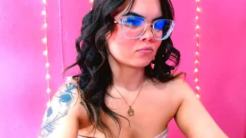  Alaiia  online show from April 20, 8:01 pm