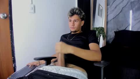 alan__smith online show from November 26, 8:27 pm