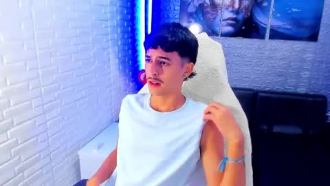 alan_del_reyx2 online show from January 18, 10:39 pm