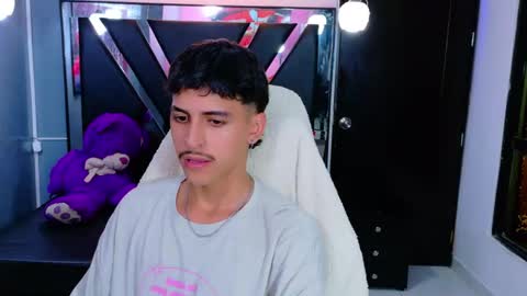 alan_del_reyx2 online show from January 30, 10:19 pm