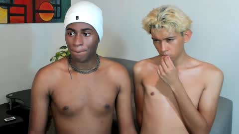 Snapshot of alan_scot chatting on December 28, 2:33 am Alan and Criss - WE JUST FRIENDS WITH BENEFITS BOTH VERS online show from December 28, 2:33 am