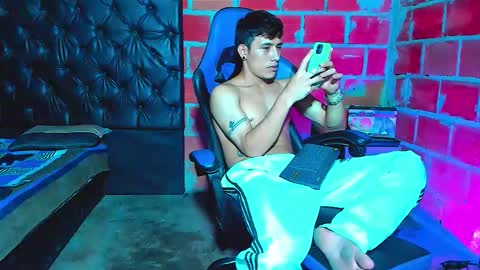 alan_skinny35 online show from October 22, 11:06 pm
