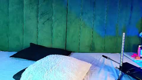 ALANA PETITE online show from July 12, 12:14 am