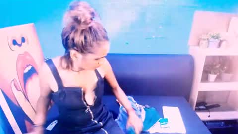 Snapshot of alanadelray chatting on February 7, 8:22 am alanadelray online show from February 7, 8:22 am