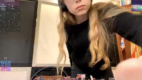 Snapshot of alanehadaller chatting on October 18, 2:32 pm Stella online show from October 18, 2:32 pm