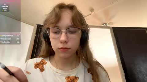 Snapshot of alanehadaller chatting on September 21, 1:15 pm Stella online show from September 21, 1:15 pm