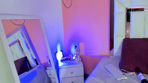 Ana online show from December 13, 8:04 pm