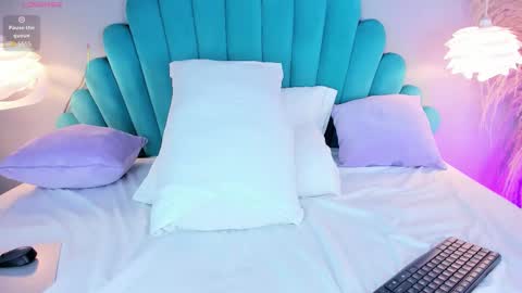 Alassia Hocthner online show from November 29, 12:35 pm