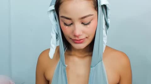 Snapshot of alasska_18 chatting on October 17, 9:41 pm alasska_18 online show from October 17, 9:41 pm