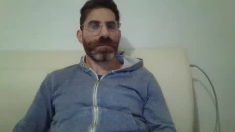 Snapshot of alcatrazcage chatting on December 19, 3:18 am Alcatrazcage online show from December 19, 3:18 am