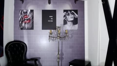 Snapshot of aleesha_cameron02 chatting on September 30, 9:14 pm Alice in wonderland online show from September 30, 9:14 pm