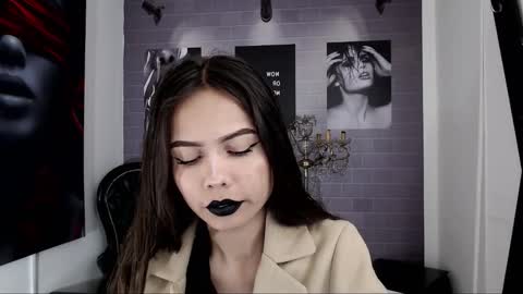 Snapshot of aleesha_cameron02 chatting on October 20, 12:21 pm Alice in wonderland online show from October 20, 12:21 pm