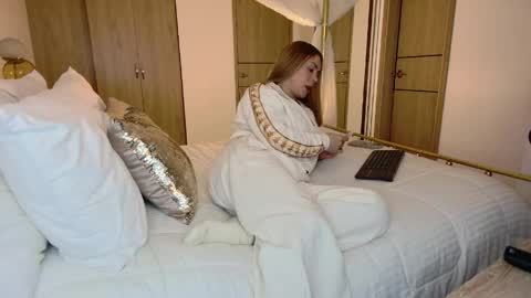 ALEJADOLLTS online show from April 17, 2:47 am