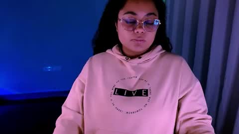 Alejandra  online show from December 18, 3:13 am