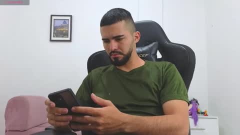 alejandroo_7 online show from February 12, 8:34 pm