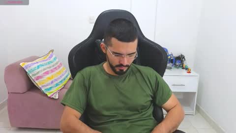 alejandroo_7 online show from February 4, 6:56 pm