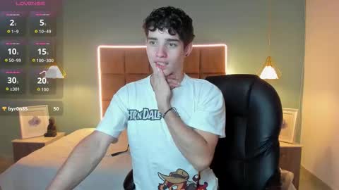 ALejoo Saenz online show from November 18, 5:16 pm