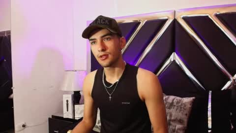 Snapshot of alekruizx chatting on October 18, 11:03 am Alek online show from October 18, 11:03 am