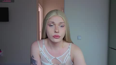 ALENA  INDEPENDENT MODEL online show from March 18, 4:40 am