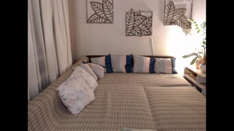 Sandra online show from April 2, 4:14 pm