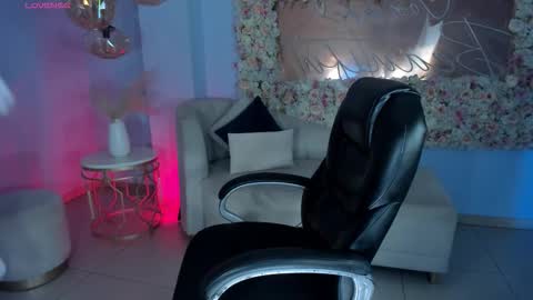 ALESSA ROMERO  online show from December 17, 8:15 pm