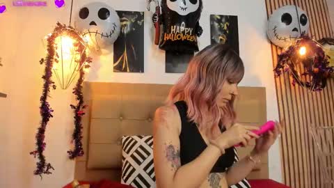 Snapshot of alesziarose chatting on October 12, 7:27 pm Aleszia online show from October 12, 7:27 pm