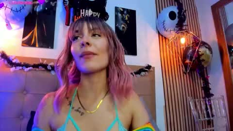 Snapshot of alesziarose chatting on October 19, 10:58 pm Aleszia online show from October 19, 10:58 pm