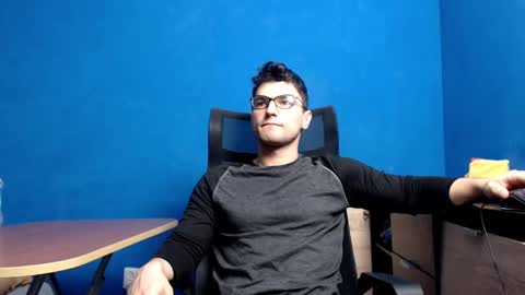 Snapshot of alex_blu chatting on December 2, 7:19 am Alex online show from December 2, 7:19 am