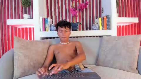 alex_santoss online show from July 3, 12:43 pm
