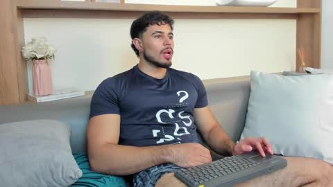 alex_wolf05 online show from February 12, 4:43 pm