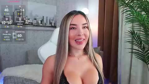 Snapshot of alexa_fort chatting on October 6, 12:39 am Alejandra online show from October 6, 12:39 am