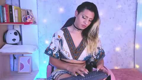 alexaavandercloude online show from July 18, 7:49 pm