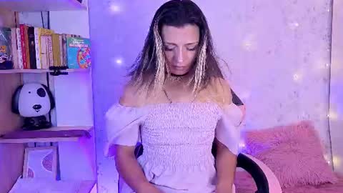 alexaavandercloude online show from July 7, 7:40 pm