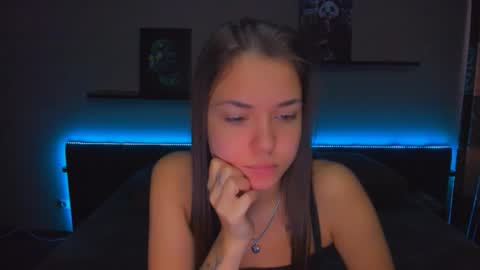 Snapshot of alexabarkley chatting on October 6, 12:39 am angel online show from October 6, 12:39 am
