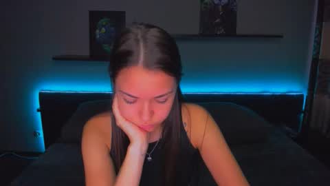 Snapshot of alexabarkley chatting on October 15, 12:25 am angel online show from October 15, 12:25 am