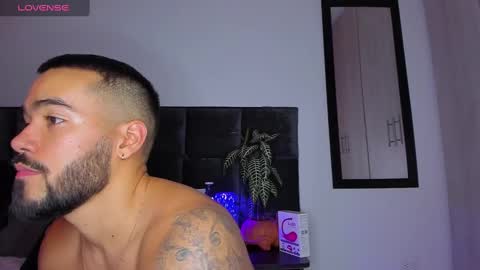 Snapshot of alexander_martines chatting on February 12, 4:33 am Onlyfansalexmartinezwb Instagram alexwbmartinez Twitter martinezcb937 online show from February 12, 4:33 am