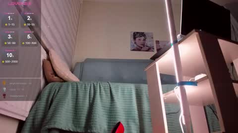 AlexaStevens online show from November 1, 8:24 am